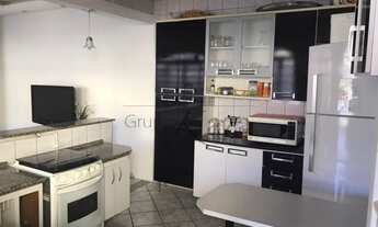 Imagem 4: Casa no Jardim Uirá - Armários na Cozinha, Cozinha Americana, Piscina e Área Gourmet *Acei