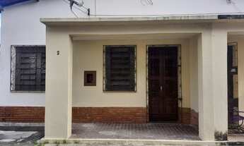 Imagem: Casa com 02 quartos e garagem no centro