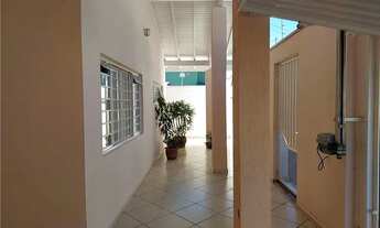 Imagem 4: Casa Espaçosa com Terreno Amplo na Vila Paraíso - Oportunidade Única!