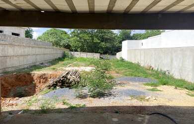 Imagem 2: Terreno com casa em construção