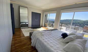 Imagem 3: Casa a Venda no Genesis 2 - Mobiliada e Decorada - 4 suítes, Escritório, Piscina - Alphavi