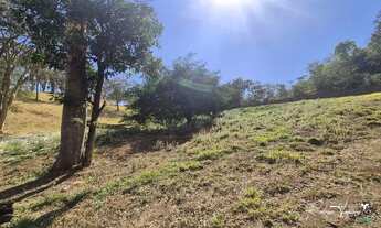 Imagem 3: Terreno à venda no Aldeia do Vale com topografia em aclive, vista definitiva e localização