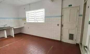 Imagem 3: Casa para alugar na Rua José Bonifácio 3 dormitórios, quintal com árvores frutíferas e 4