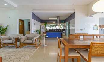 Imagem 5: Casa de condomínio para venda tem 217 metros quadrados com 4 quartos