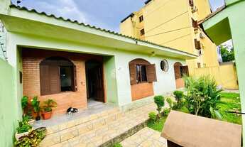 Imagem 2: Casa a venda com 3 dormitórios e 3 banheiros no Bairro Medianeira em Santa Maria