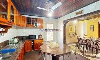 Imagem 7: Casa em Porto Alegre, no bairro Guarujá, com 5 dormitório(s), e 5 banheiros, à venda