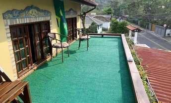 Imagem 3: Casa 4 Dormitórios sendo um térreo, 2 Salas, cozinha planejada, deck parte superior, 300 m