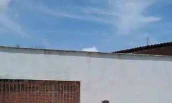 Imagem 6: Vendo um terreno com um ponto de comercio mede 15 por 32 com uma casa com dois vao e um