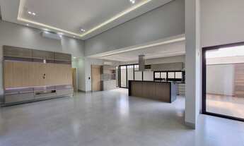 Imagem 2: Casa no condomínio Tamboré para venda