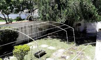 Imagem 3: Casa de condomínio em terreno de 910 m2 com árvores quiosque piscina Urbanova