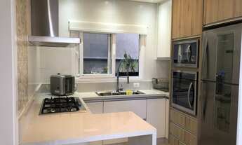 Imagem 5: Casa moderna a venda no condomínio Real Park Arujá possui 3 suítes e piscina privativa