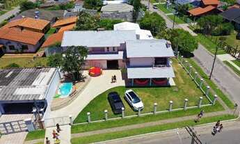 Imagem 4: Belíssimo sobrado com piscina no centro de Imbé