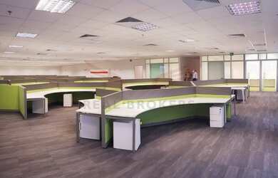 Imagem 2: Sala comercial para locação em Alphaville mobiliada com 84 posições pronta para ocupação i