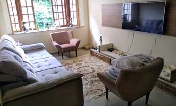 Imagem 3: Sobrado para venda possui 150m2 com 3 quartos, suite, 4 vagas de garagem, churrasqueira