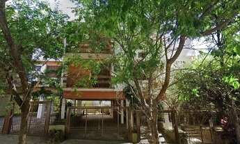 Imagem 2: Apartamento no bairro Petrópolis de 2 dormitórios 2 vagas e dependência