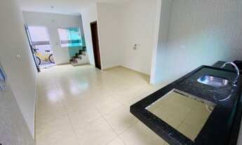 Imagem 4: Sobrado com 2 Dormitórios, Quintal, Garagem em Condomínio no Maracanã, 300 Metros da Praia