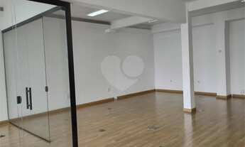 Imagem 5: Conjunto comercial com salas envidraçadas, recentemente reformado, em localização ideal do