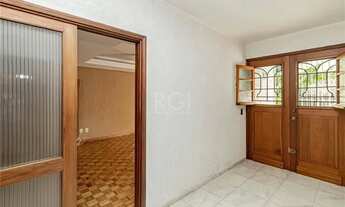 Imagem 7: Você procura um lugar com muito espaço e área verde? Te convido a conhecer esta casa térre