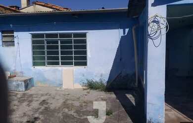 Imagem 3: Casa com três quartos no Jardim Camandocaia ótimo preço