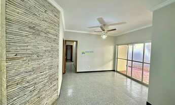 Imagem 4: Casa de condomínio térrea para aluguel tem 390 metros quadrados com 5 quartos