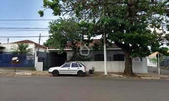 Imagem 2: CASA COM OTIMA LOCALIZAÇÃO EM AVENIDA MOVIMENTADA