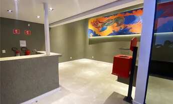 Imagem: Salas em prédio de esquina, lugar movimentado