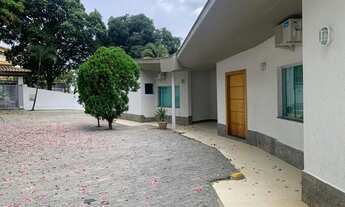 Imagem 5: Casa com 4 quartos, 3 suítes, a master com closet, 3 salas e lavabo