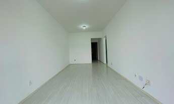 Imagem 2: Amplo apto com 2 dorm, bem localizado em bairro nobre e com 2 vagas de garagem, locação fa