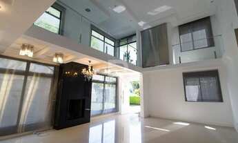 Imagem 6: Casa em Condomínio com Jardim Amplo, 5 Suítes, 3 Vagas para locação Alphaville Graciosa