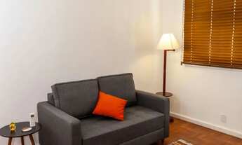 Imagem 2: Quarto e sala 45 m miolo do Leblon. Temporada,mobiliado, reformado.Silencioso, residencial