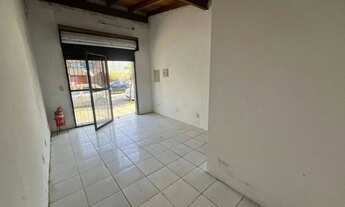 Imagem 4: Predio de esquina na Azenha, com 4 lojas