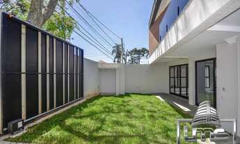 Imagem 4: Sobrado para venda possui 163 metros quadrados com 3 quartos em Mercês - Curitiba - PR