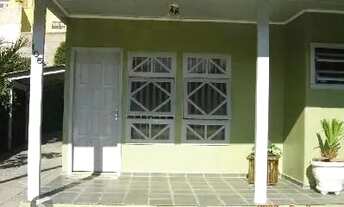 Imagem 4: Casa em Porto Alegre, no bairro Ipanema, com 3 dormitório(s), e 3 banheiros, à v