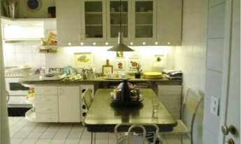 Imagem 2: Perto da estação de metrô , d135 Champs Elysees 3 quartos 2 suítes 9 8 7 4 8 3 1 0 8 Diego