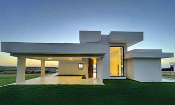 Imagem: Casa nova com 300m², piscina com borda