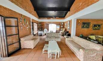 Imagem 2: Imperdível! Amplo sobrado 05 dorms c/piscina, próximo a praia, localização privilegiada!