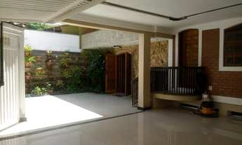 Imagem 7: Casa para venda possui 340 metros quadrados com 3 quartos em Bosque da Água Branca - Pirac