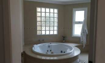 Imagem 5: Casa de condomínio para venda tem 500 metros quadrados com 4 quartos