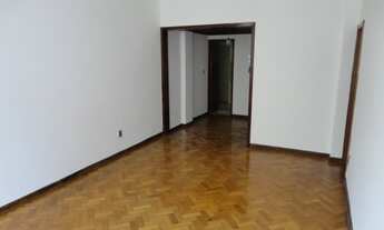 Imagem 2: MARAVILHOSO APARTAMENTO 110M2, SALÃO COM PISO EM TACO, 3 QUARTOS BANHEIRO SOCIAL, ARMÁRIO