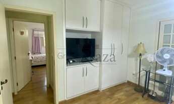 Imagem 2: Casa de condomínio para venda com 347 metros quadrados com 6 quartos