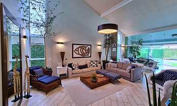 Imagem 7: LINDA CASA COM PÉ DIREITO ALTO EM CONDOMINIO FECHADO, DISPONDO DE CHURRASQUEIRA E PISCINA