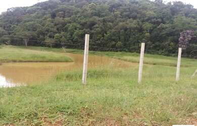 Imagem 2: Linda área com 5 Lotes sendo 4 lotes com 1.000 m² 1 Lote de 1.500 m²