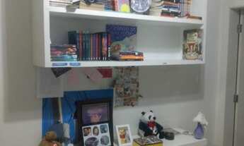 Imagem 4: Casa de condomínio Alphaville para venda possui 300 metros quadrados com 4 quartos