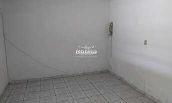 Imagem 4: Casa para aluguel, 3 quartos, 2 vagas, Custódio Pereira - Uberlândia/MG - R$ 1.200,00