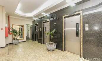 Imagem: Apto de frente, mobiliado, reformado, andar