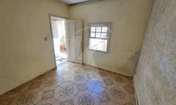 Imagem 7: Casa térrea com 1 dormitório, sala, cozinha, banheiro - quintal e 1 vaga