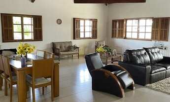 Imagem 2: Casa para venda tem 225 metros quadrados com 4 quartos