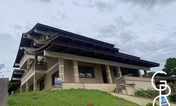 Imagem: Casa em Estilo Colonial em Condomínio Fechado