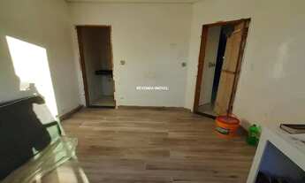 Imagem 6: Apartamento sem condomínio com 2 dormitórios sendo 1 suíte. Possui elevador, com 1 vaga de