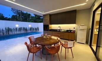 Imagem 4: Casa para venda tem 333 metros quadrados com 4 quartos.Agende sua visita